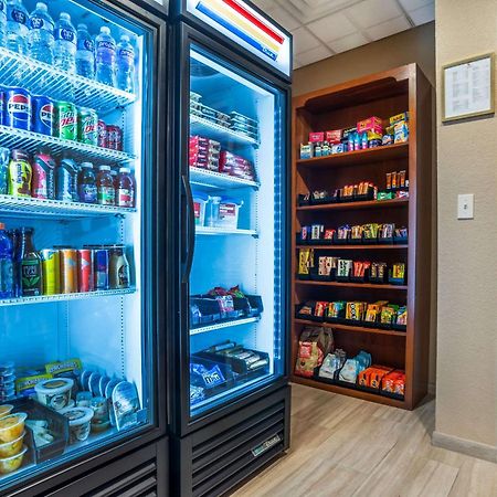 Comfort Inn & Suites Креств'ю Екстер'єр фото