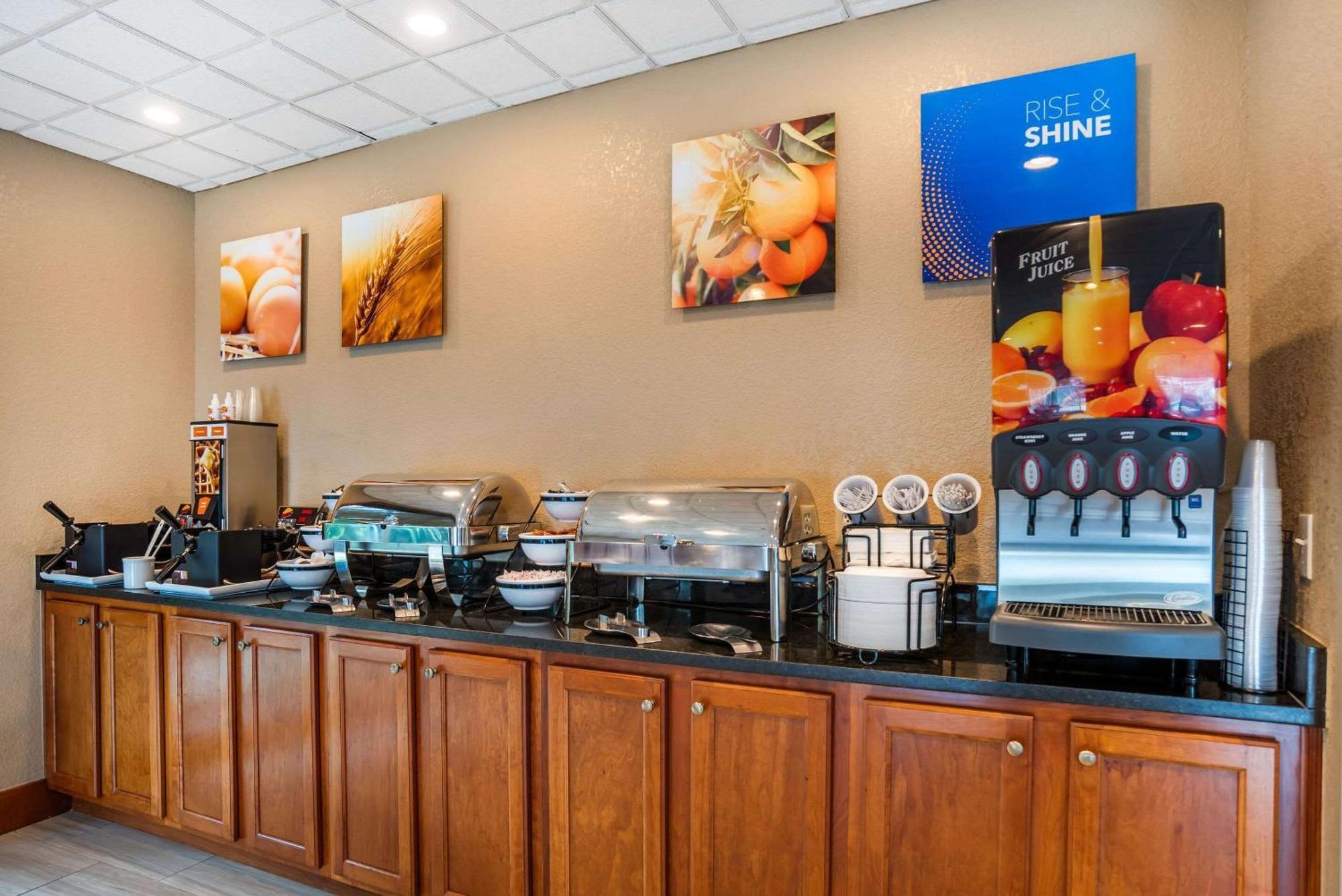 Comfort Inn & Suites Креств'ю Екстер'єр фото