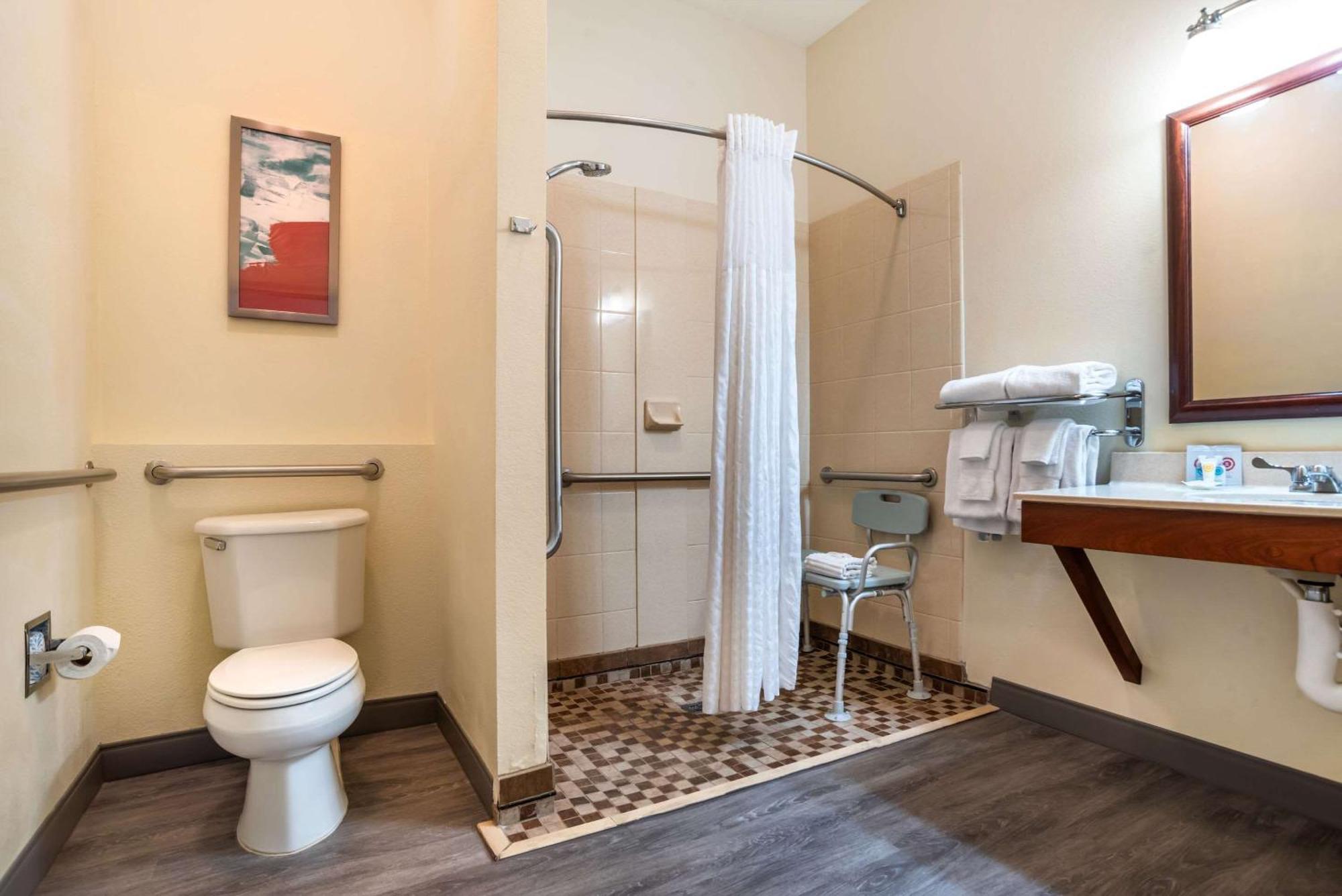Comfort Inn & Suites Креств'ю Екстер'єр фото