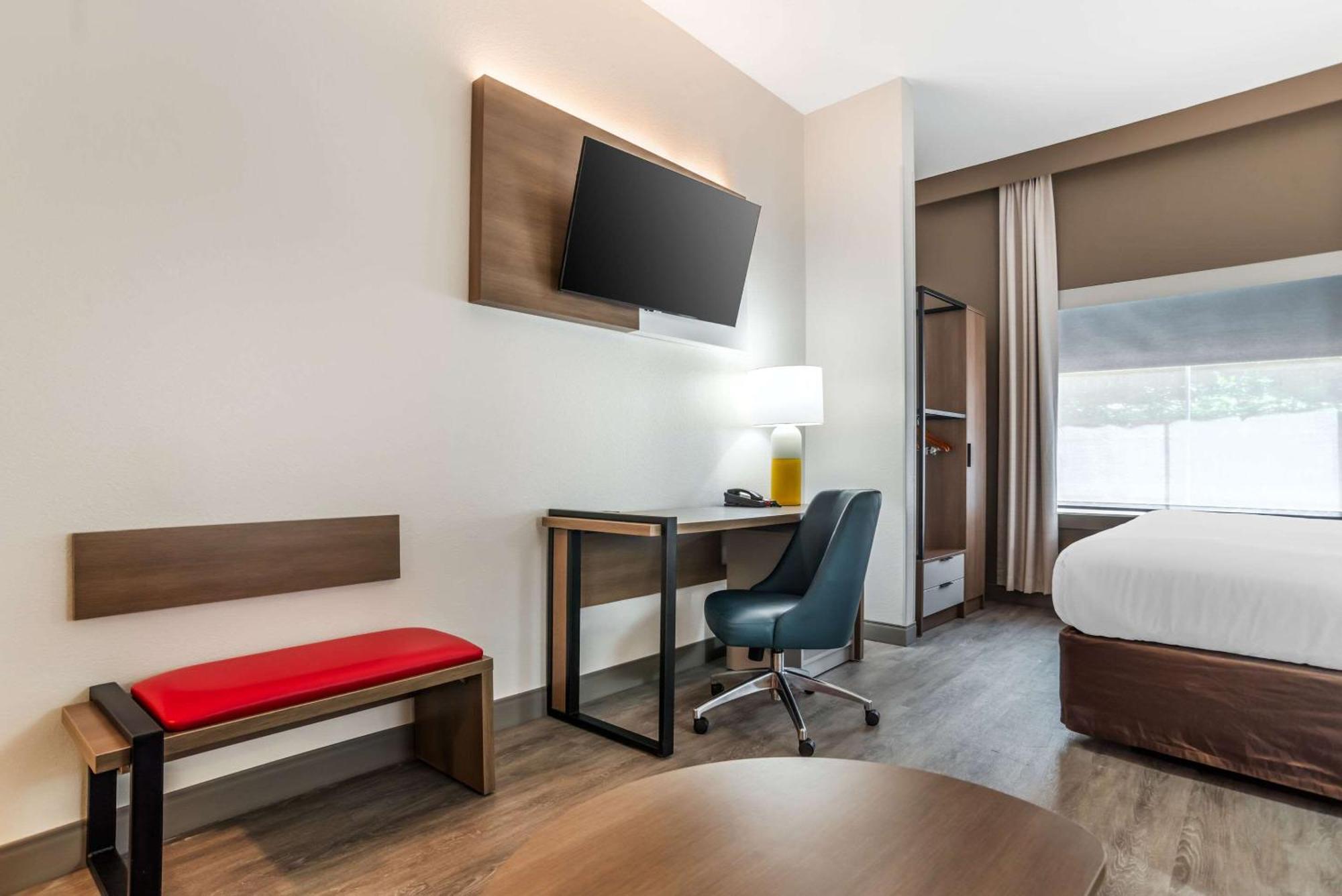 Comfort Inn & Suites Креств'ю Екстер'єр фото
