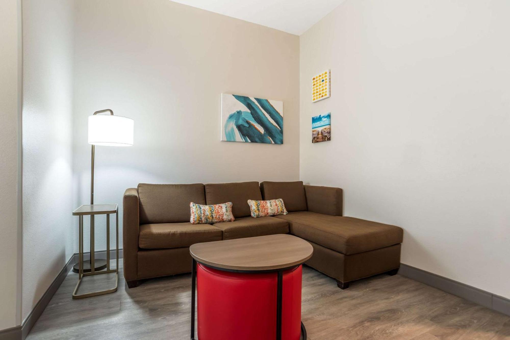 Comfort Inn & Suites Креств'ю Екстер'єр фото
