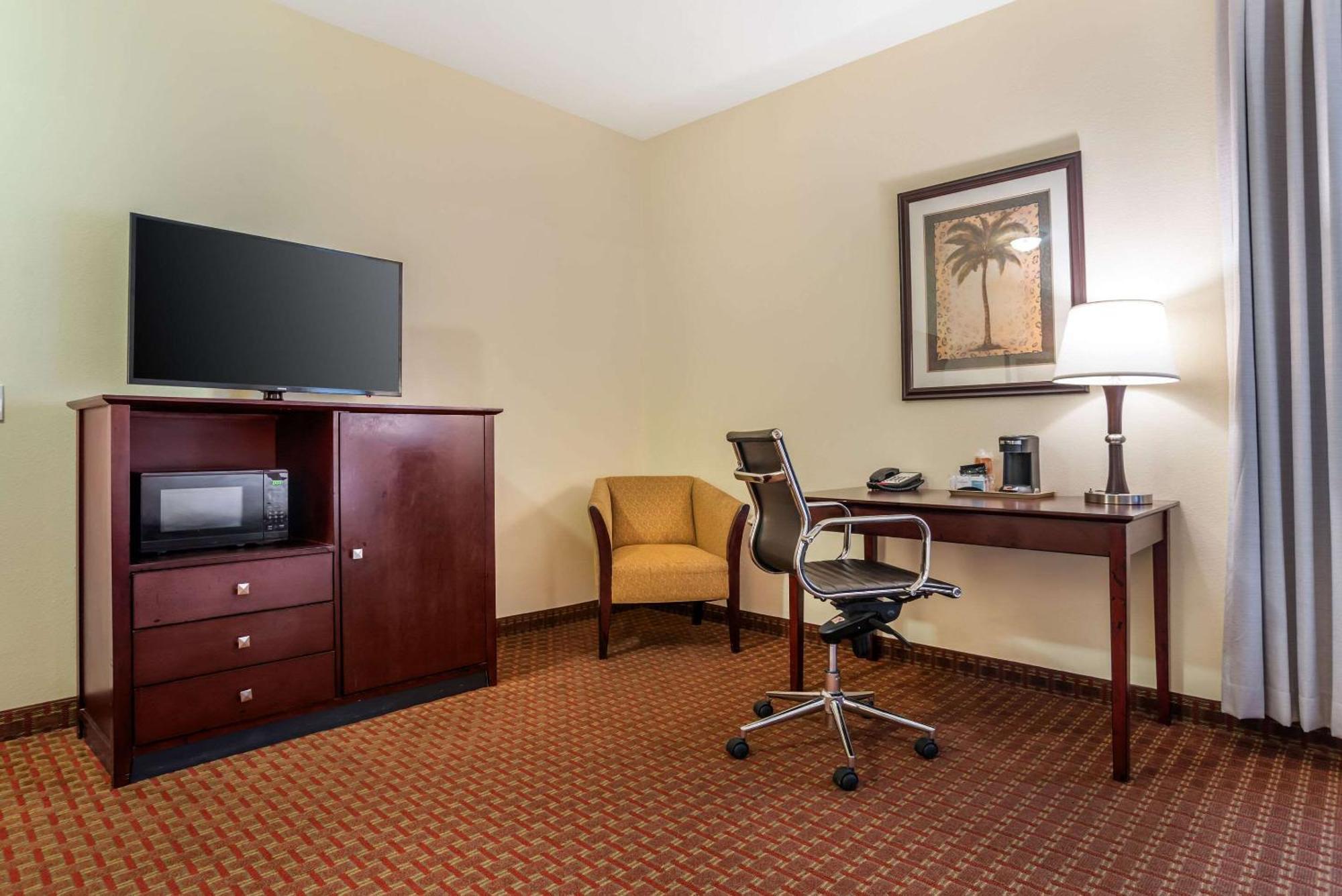 Comfort Inn & Suites Креств'ю Екстер'єр фото