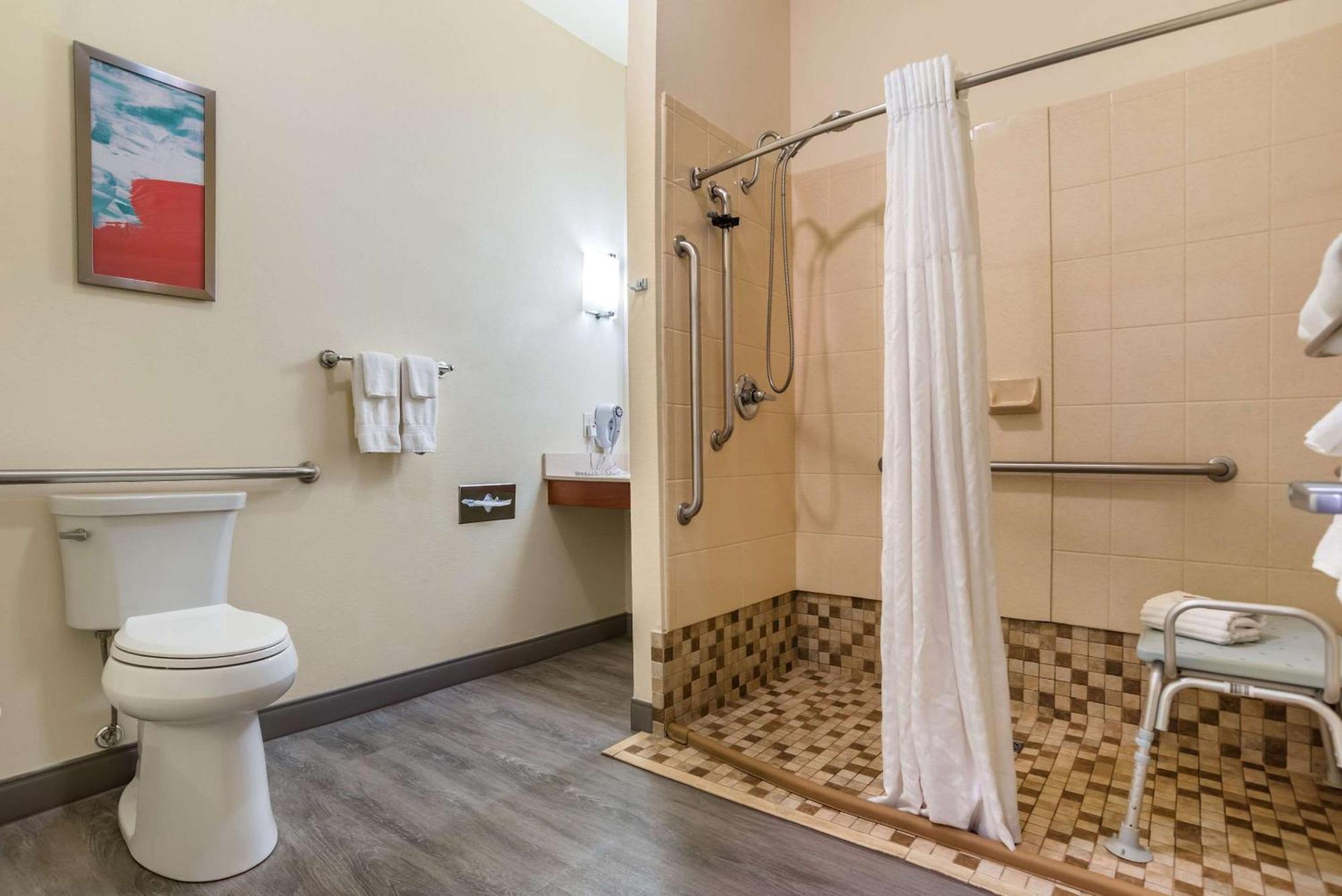Comfort Inn & Suites Креств'ю Екстер'єр фото