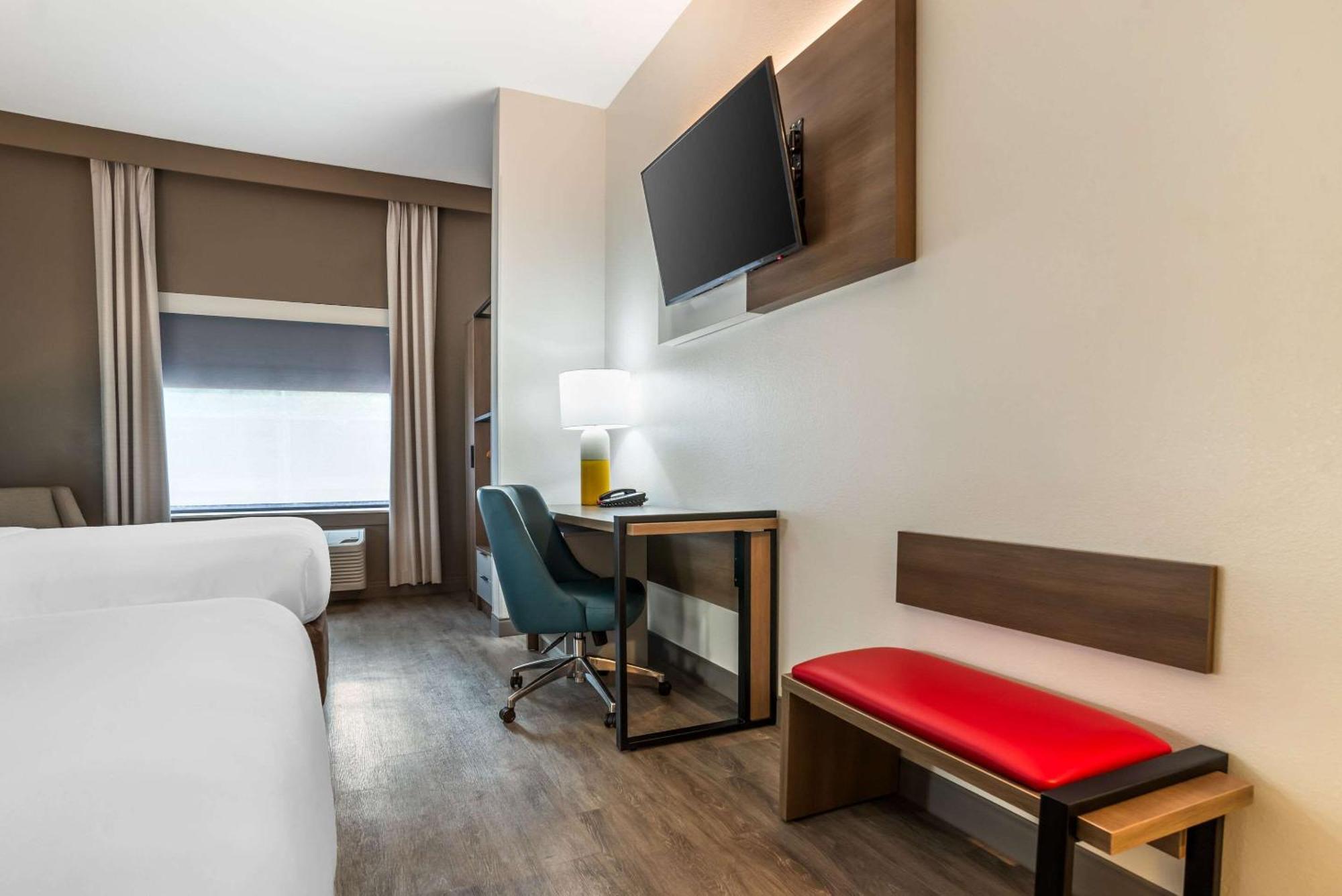 Comfort Inn & Suites Креств'ю Екстер'єр фото