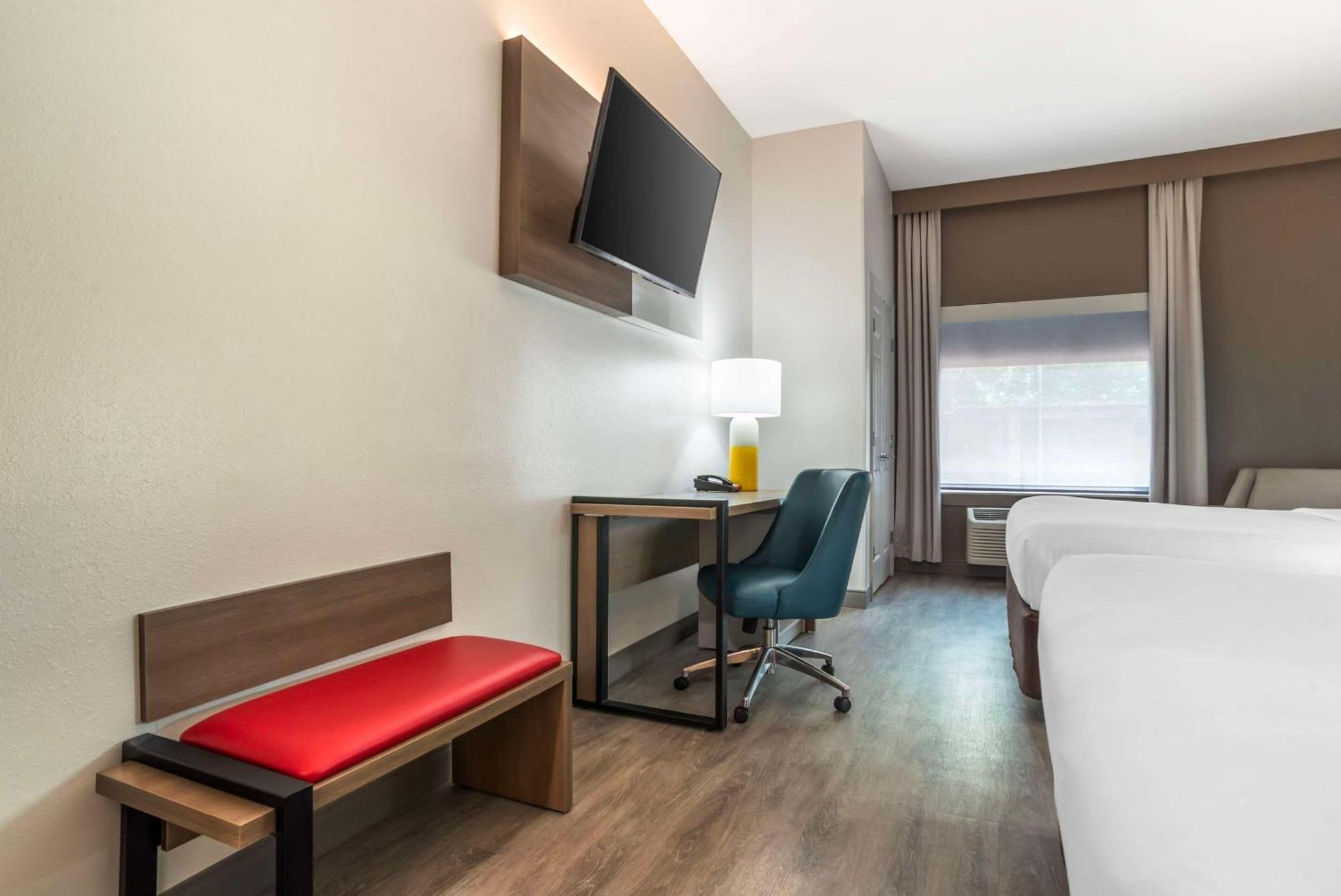 Comfort Inn & Suites Креств'ю Екстер'єр фото