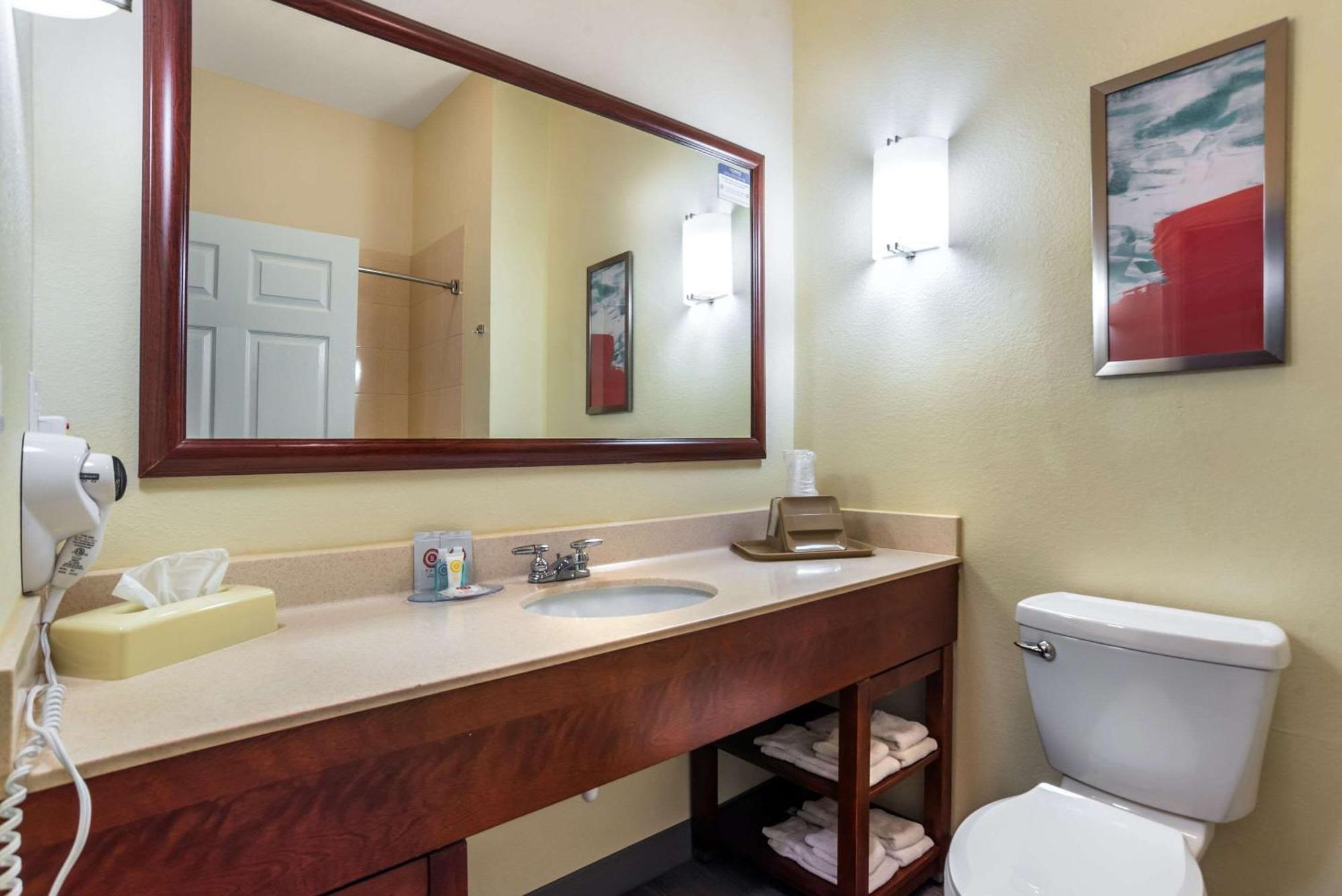 Comfort Inn & Suites Креств'ю Екстер'єр фото