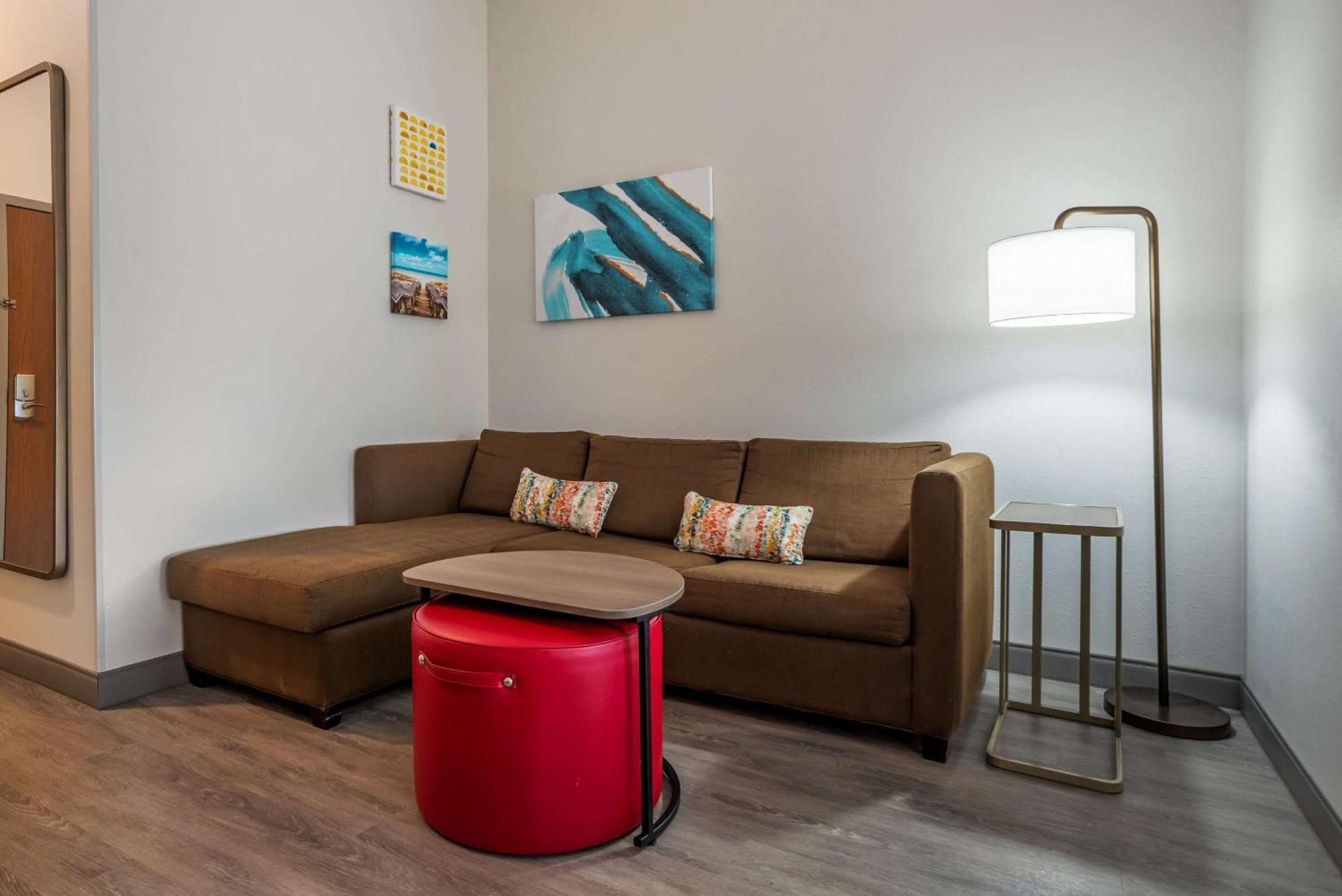 Comfort Inn & Suites Креств'ю Екстер'єр фото
