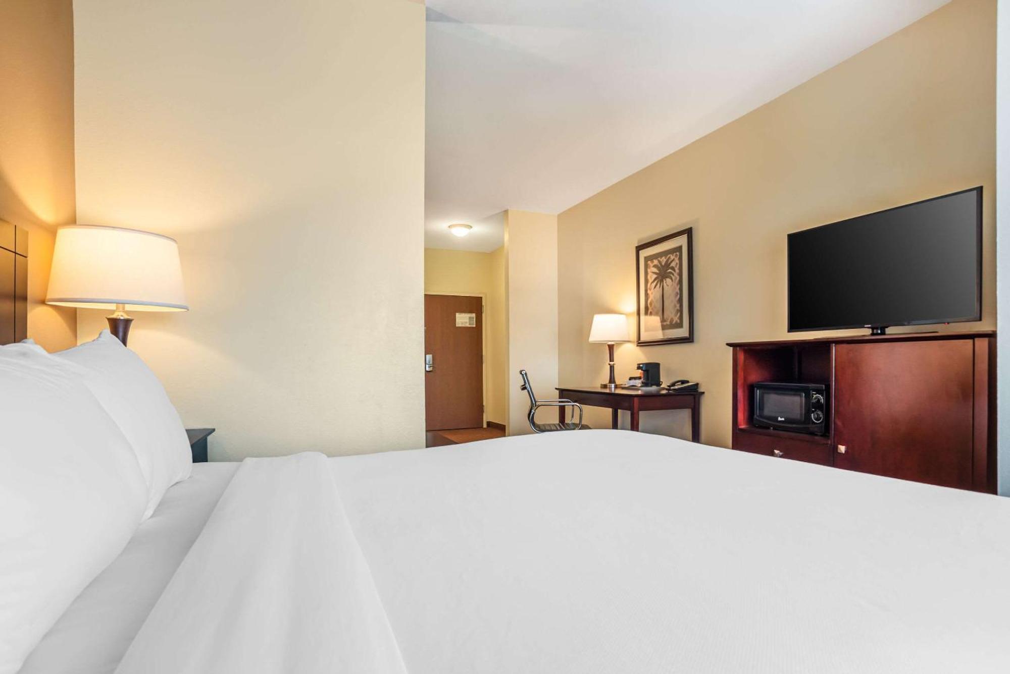 Comfort Inn & Suites Креств'ю Екстер'єр фото