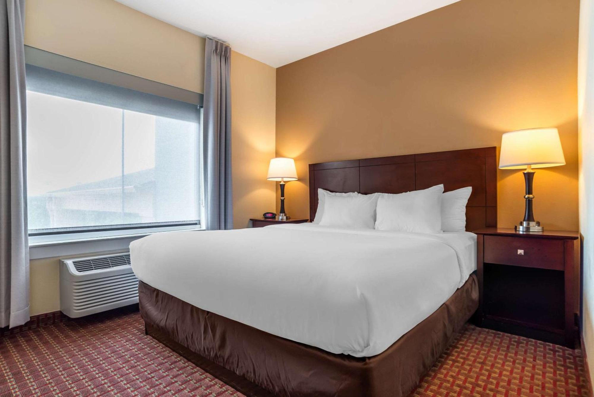 Comfort Inn & Suites Креств'ю Екстер'єр фото