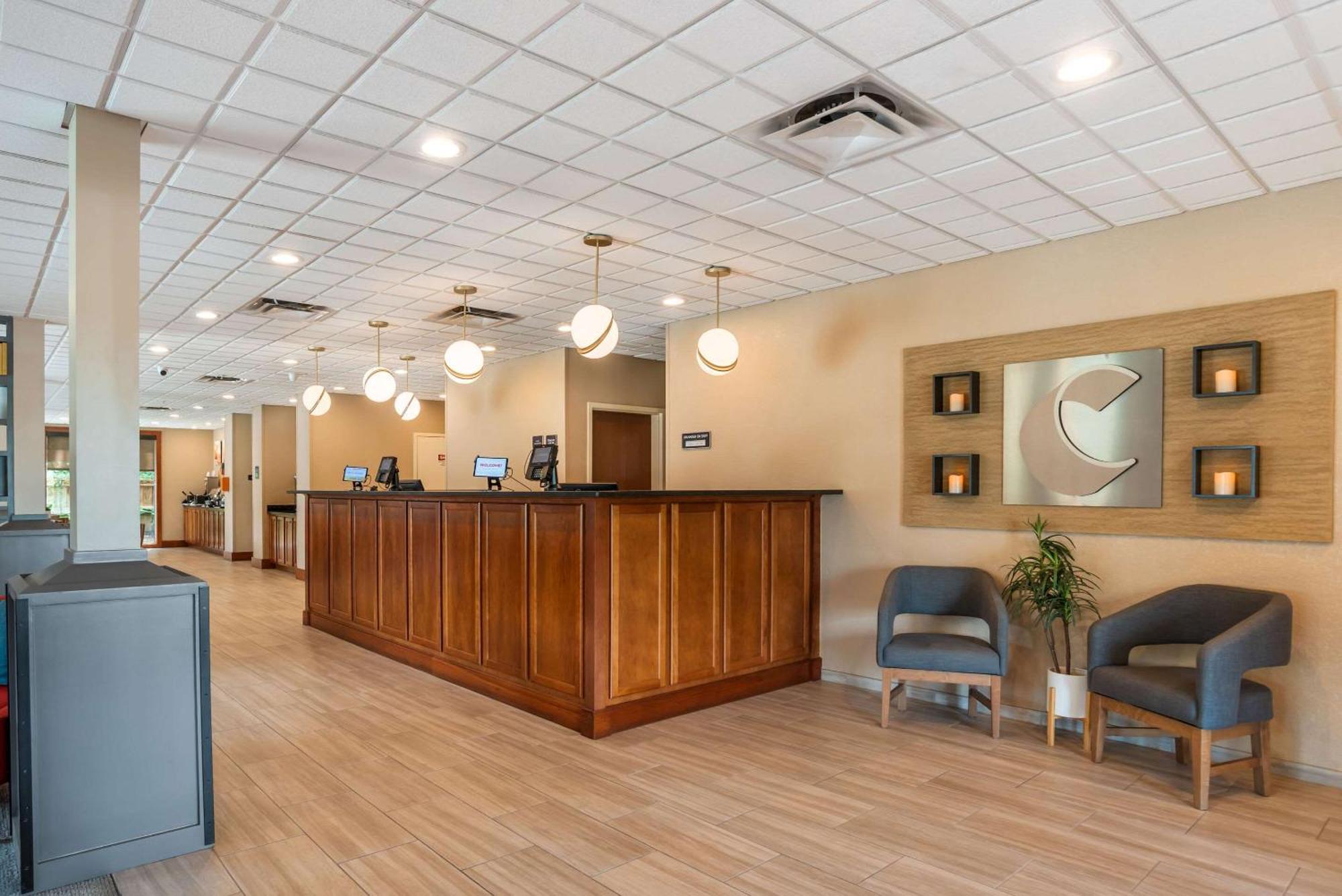 Comfort Inn & Suites Креств'ю Екстер'єр фото